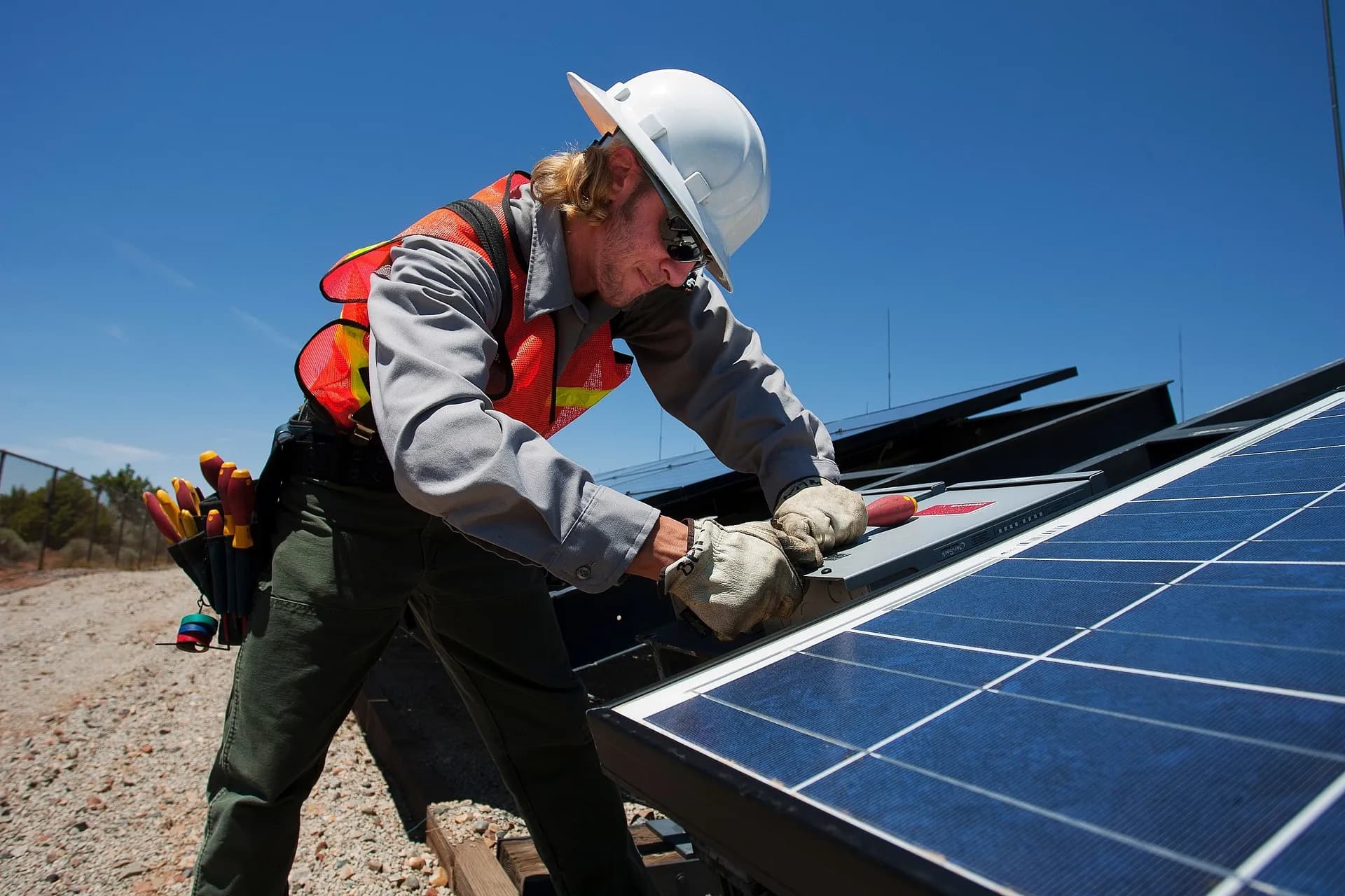 Schulung Arbeiten unter Spannung (AuS) an Photovoltaikanlangen nach DGUV R 103-011, VDE 0100-712