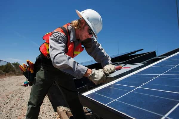 Schulung Arbeiten unter Spannung (AuS) an Photovoltaikanlangen nach DGUV R 103-011, VDE 0100-712